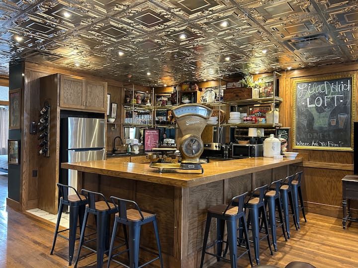 Route 66 Historic Downtown 2BR/1BA Loft Apartment Houses for Rent in