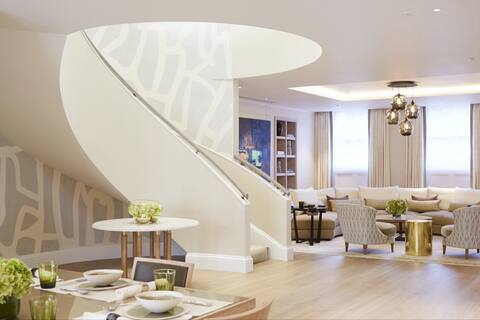 Luxe Buckingham Palace Penthouse