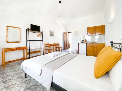 Bright Studio with veranda • Almyra