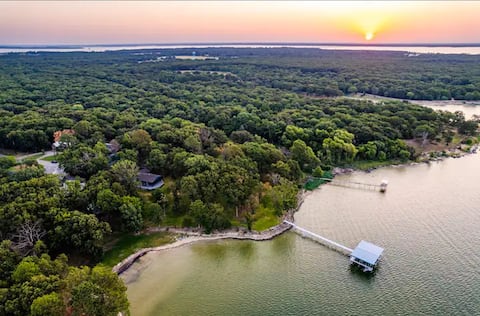 Lakeside Retreat - Hot Tub, Fire Pit & Dock!