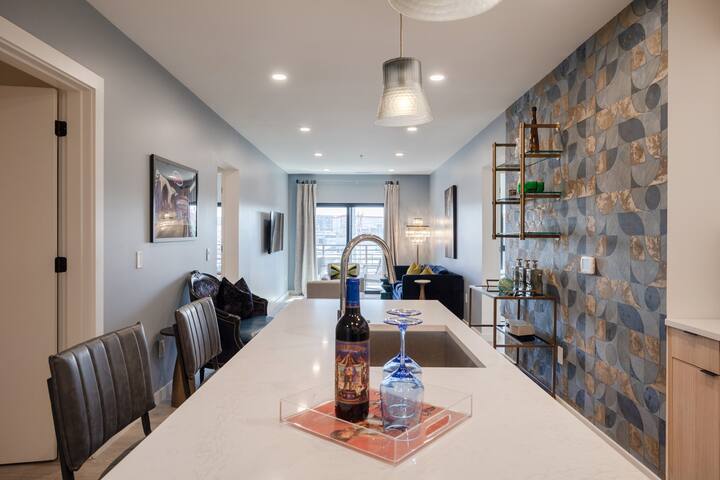 The Catalina Wine Mixer/ *Walk to Broadway!* gallery image 4