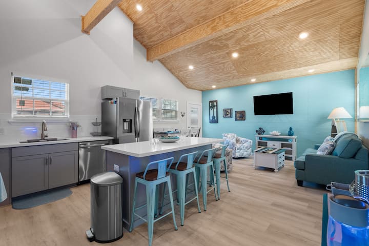 Დიდი კომფორტია ოჯახთან ერთად დროის გასატარებლად. Მისაღები ოთახი, სამზარეულო და სასადილო ოთახი, ღია სივრცე გეგმაში