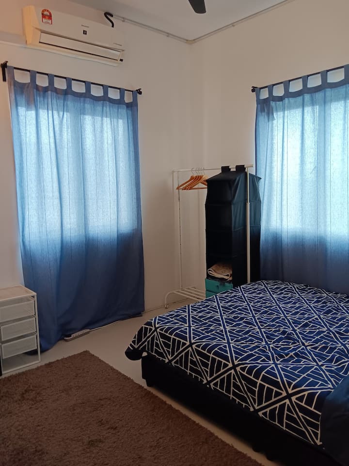 Spálňa 3 s manželskou posteľou Queen a klimatizáciou 