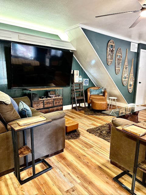 Top Airbnb: Location! Walk To Everything You Need In Shaver! in Shaver Lake