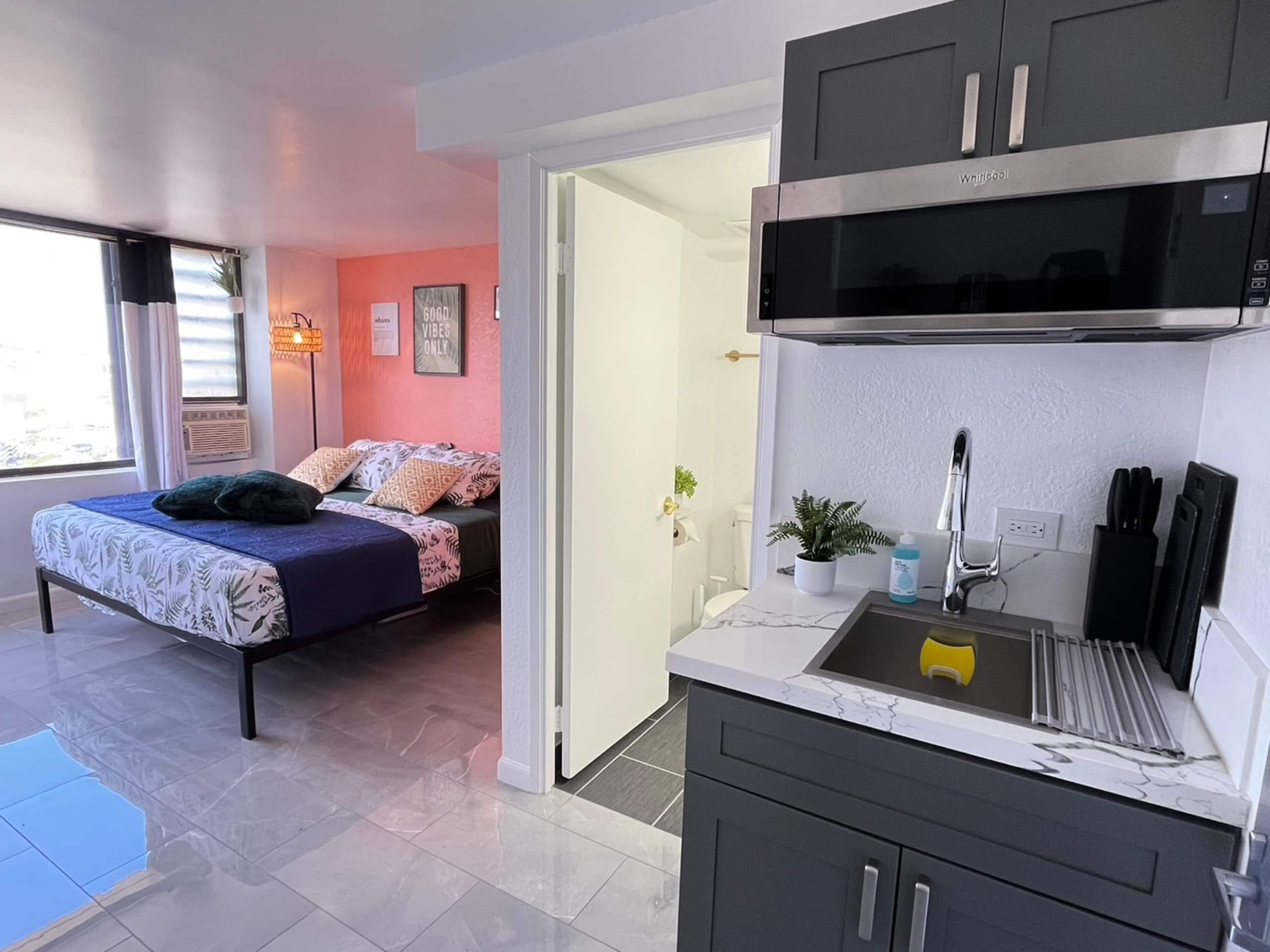 Condo in Honolulu · ★4.65 · Studio · 1 bed · 1 bath - Image 28