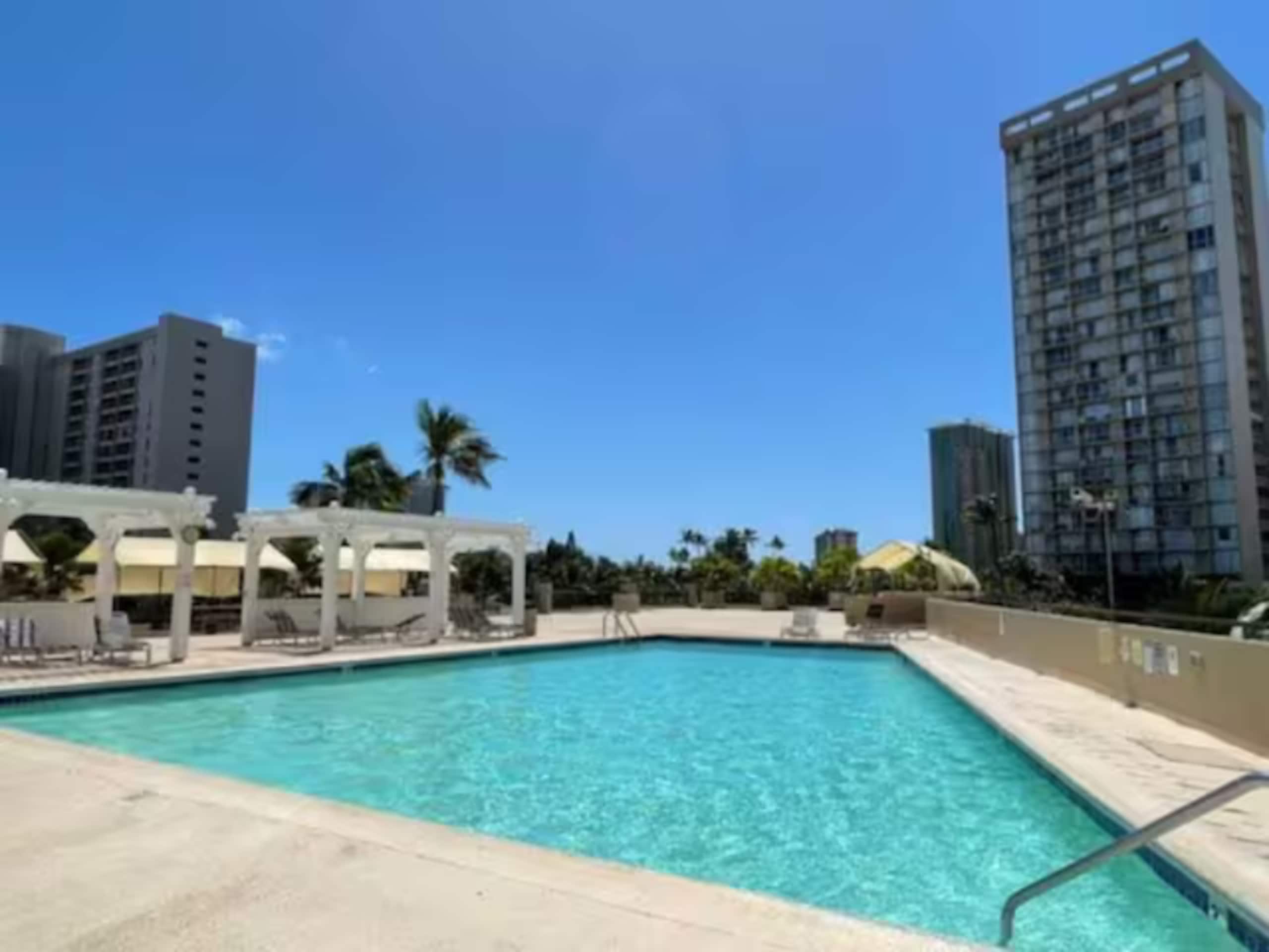 Condo in Honolulu · ★4.65 · Studio · 1 bed · 1 bath - Image 23
