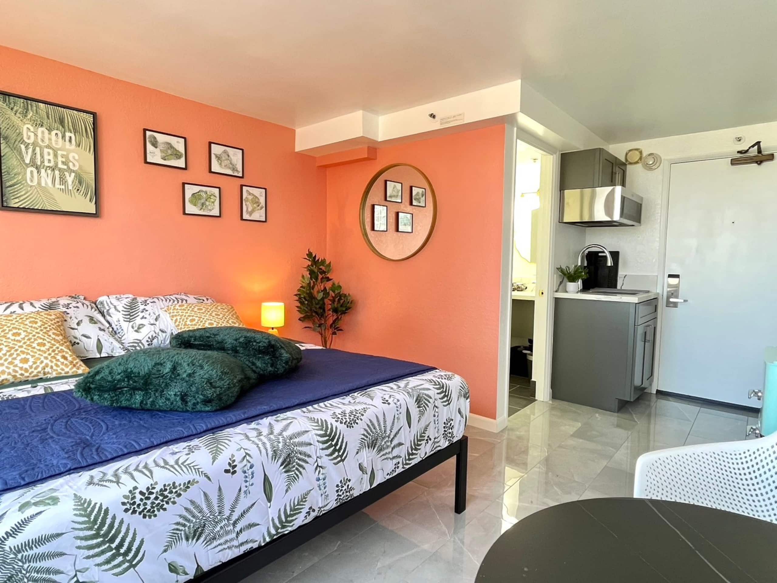 Condo in Honolulu · ★4.65 · Studio · 1 bed · 1 bath - Image 32