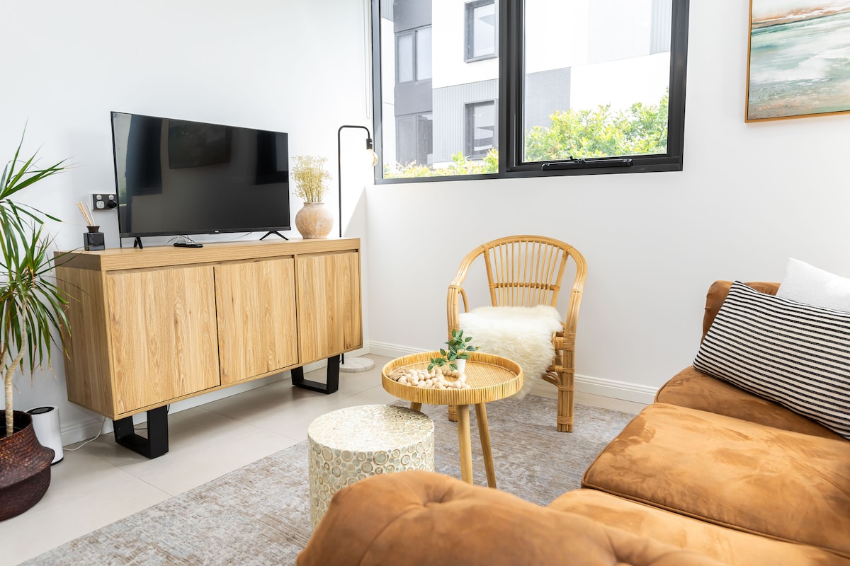 Popular Airbnb listing: Perfect Stay /Wifi/Aircon/Netflix/Pool/Gym in Rosebery