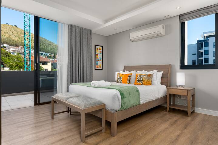 Luxury Green Point Apartment with Pool & Balcony gallery image 2