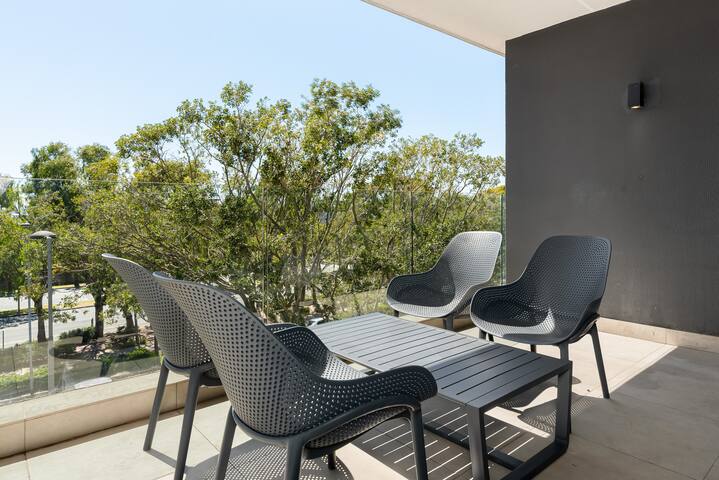 Luxury Green Point Apartment with Pool & Balcony gallery image 5