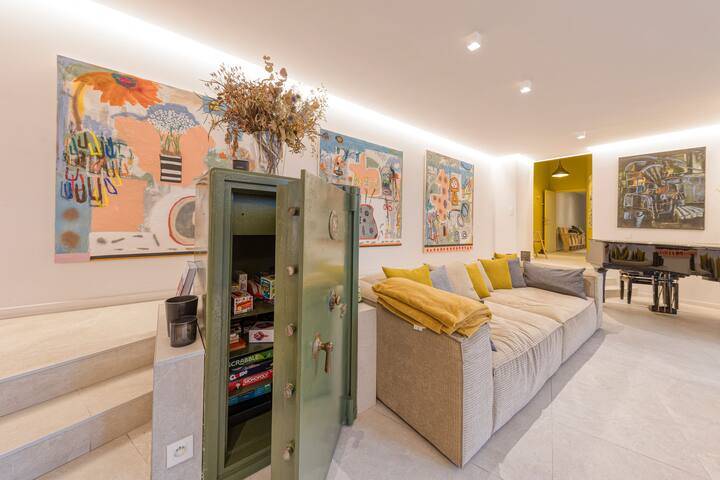 Luxury town house in the center gallery image 5