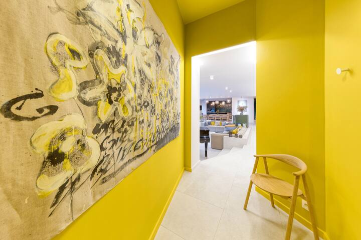 Luxury town house in the center gallery image 2