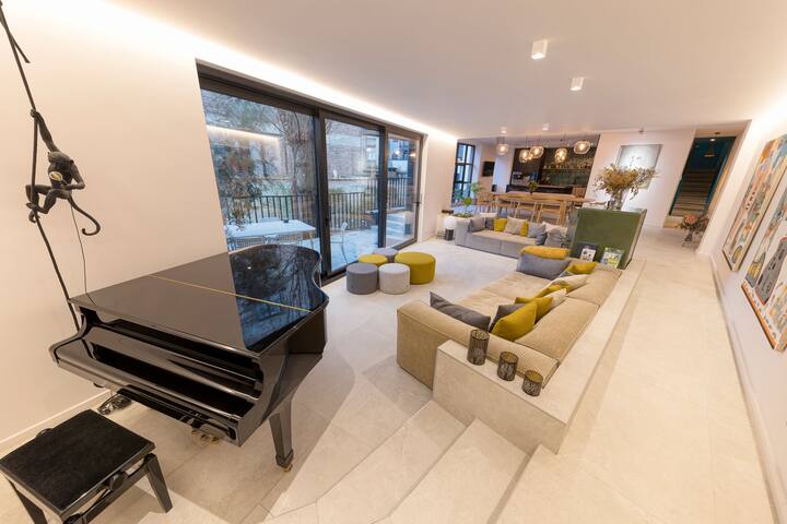 Luxury town house in the center gallery image 3