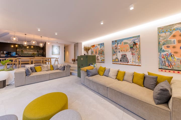 Luxury town house in the center