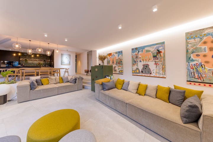 Luxury town house in the center