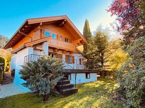 Homey Cottage with Glacier View