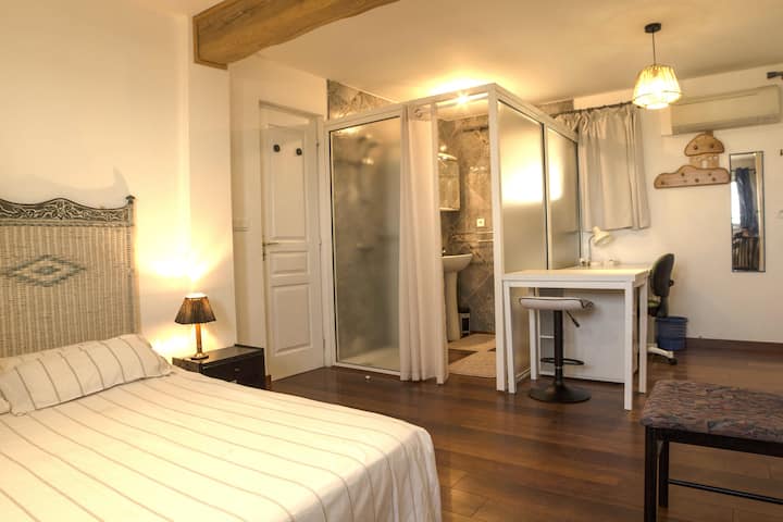 საძინებელი და საშხაპე ოთახი 