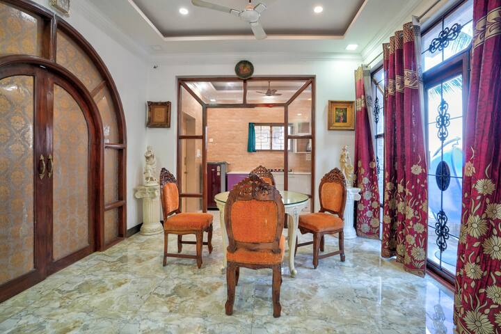 Dining area image 1