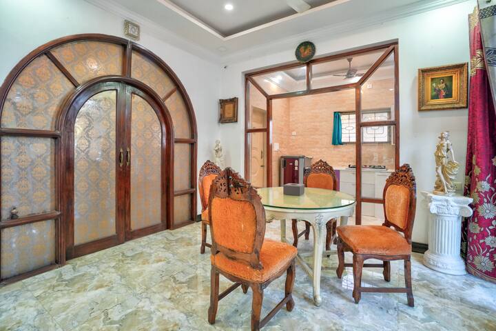 Dining area image 2