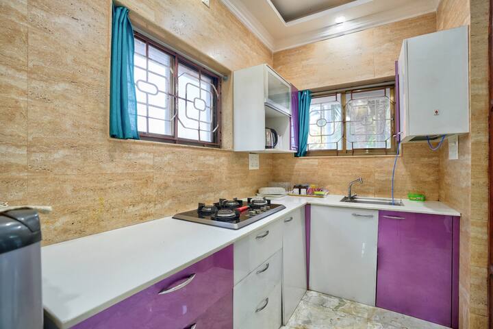 Full kitchen image 2