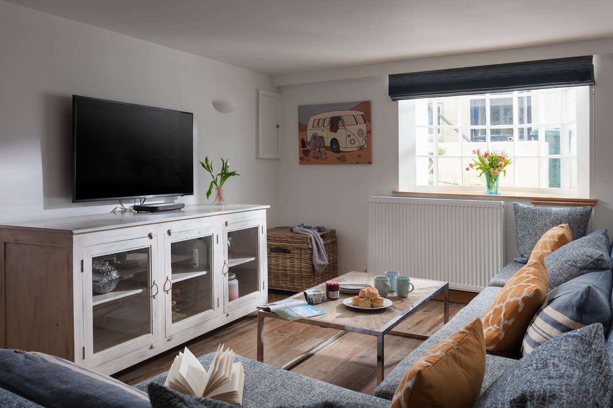 Top performing Airbnb: Boutique cottage in St Ives. in St. Ives