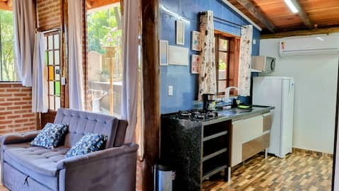 Anúncio popular: Rustic Cabin Soaking tub, pool and lake. Privacy. em Porto Feliz