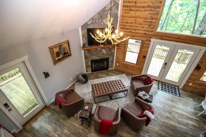 Luxurious Serene Mountain Cabin - Ellijay, GA