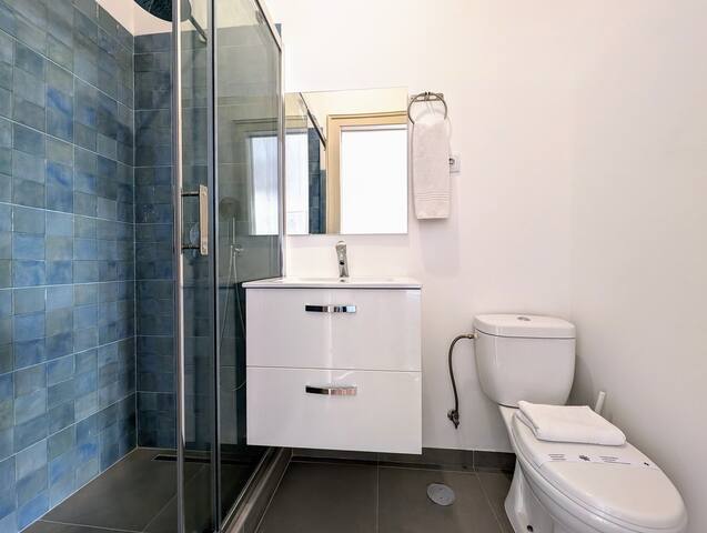 New! Kings Apartment V gallery image 4