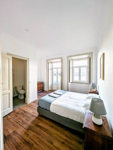 New! Kings Apartment V gallery image 3