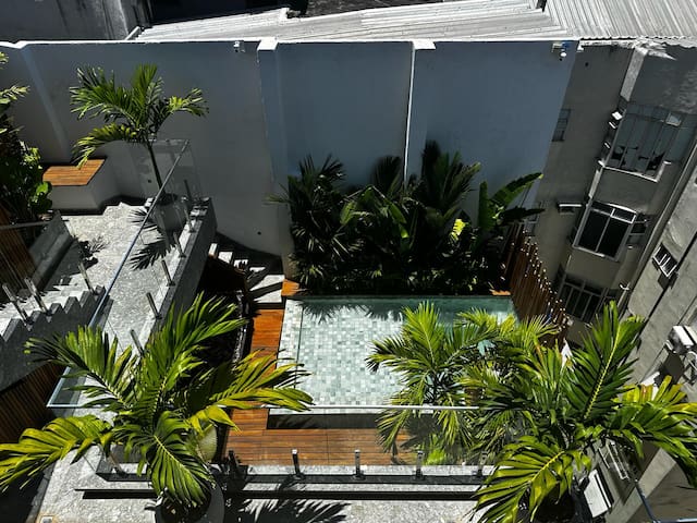 Seaview rooftop with private heated pool &barbecue