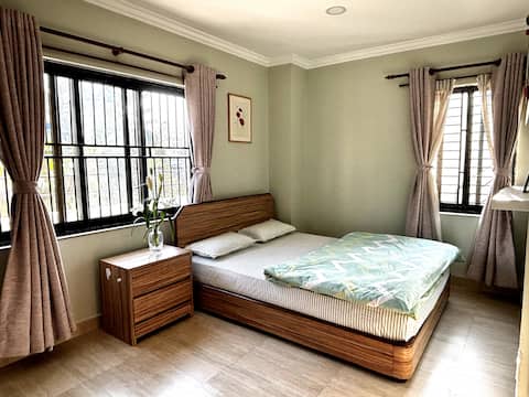 Cozy Haven: Urban Retreat