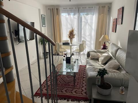 Popular Airbnb listing: Residential neighborhood accommodation in Villeneuve D'ascq