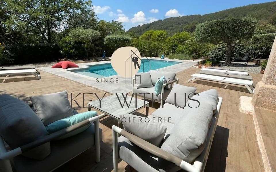 Villa Riviera grande piscine privée et vue dégagée