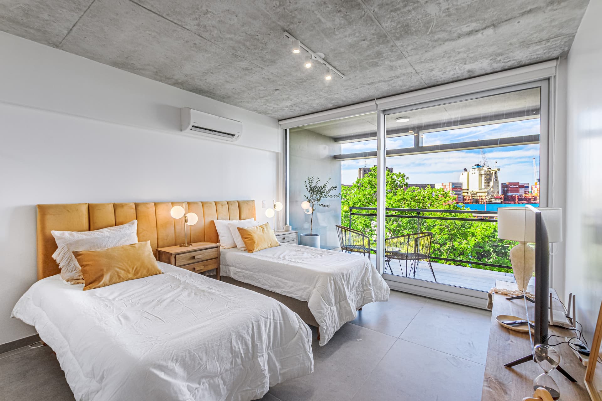 Studio mobiliado em Retiro, 6º andar com vista para o porto