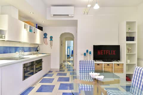 Blue Oasis: Central, Quiet, 5' from the Beach