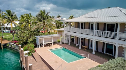 Ironwood Villa at Old Bahama Bay, West End
