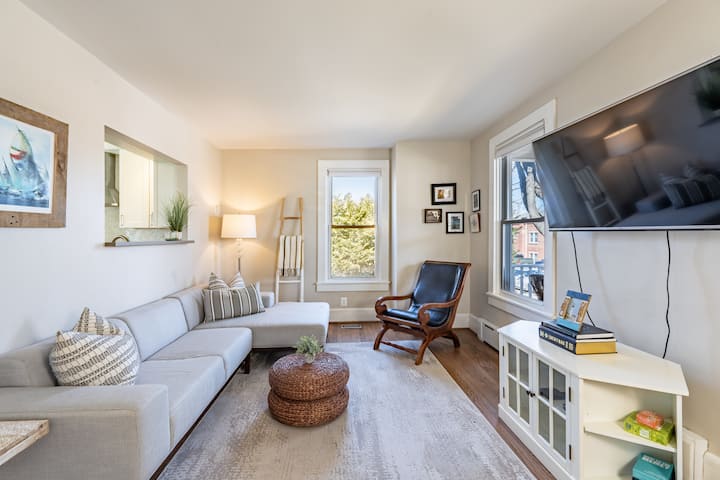 Sleeps 10 | Private Bar & Fenced Yard - Annapolis, MD
