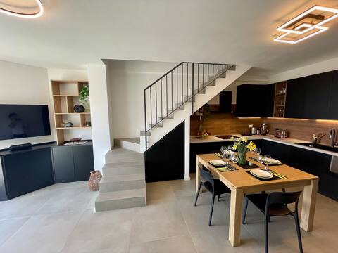 Modern apartment overlooking the lake