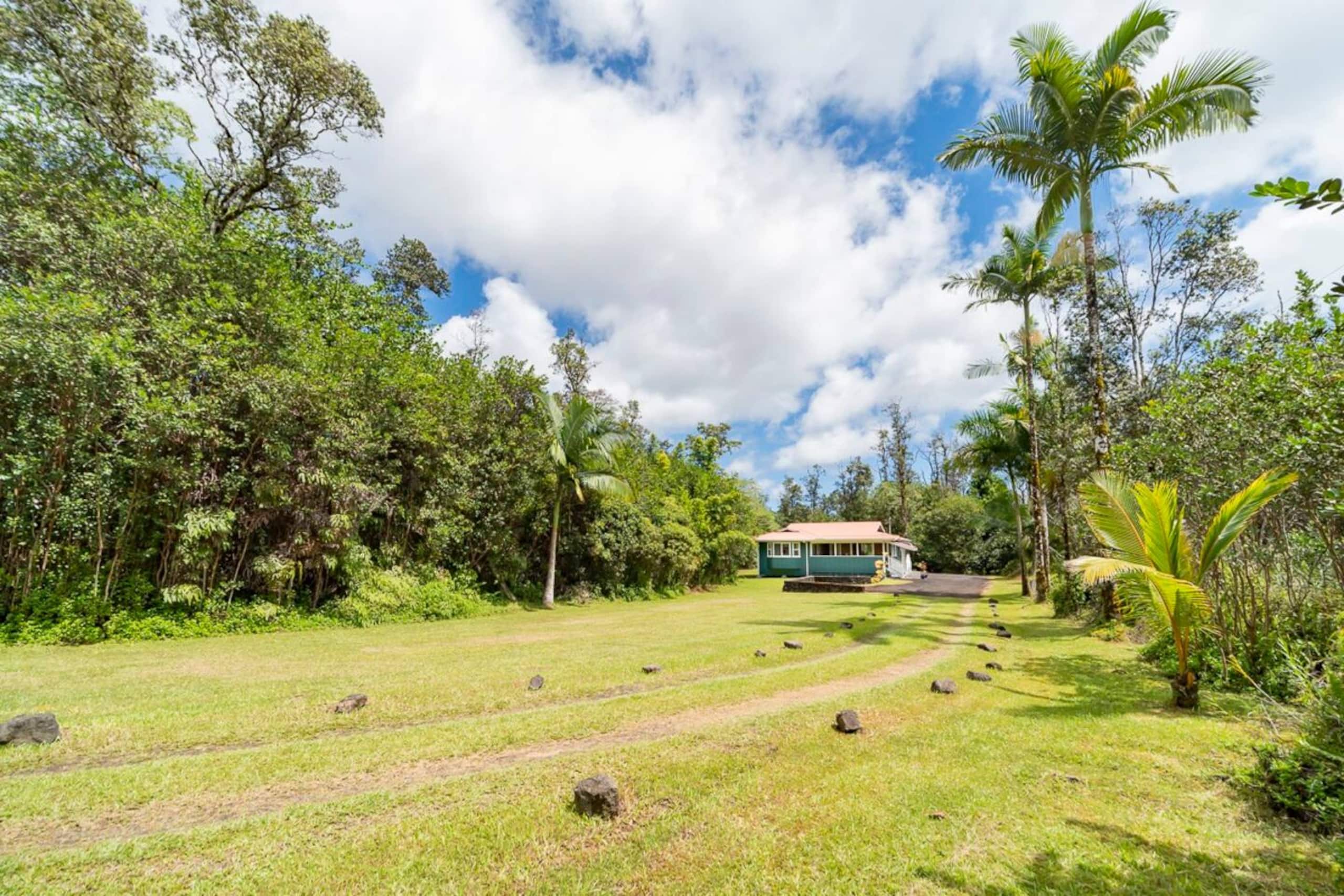 Home in Keaau · ★4.91 · 2 bedrooms · 2 beds · 2 private baths - Image 5