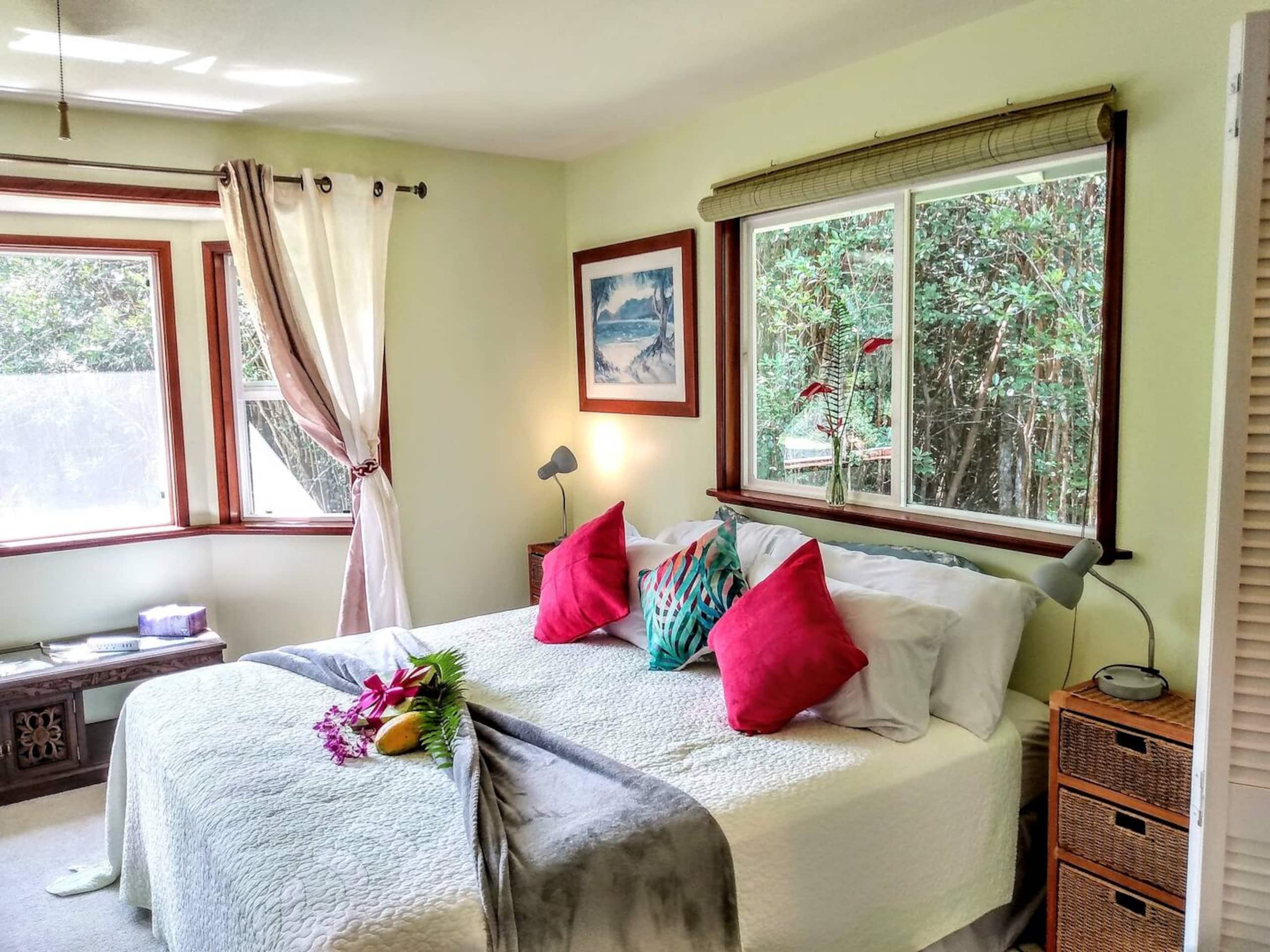 Home in Keaau · ★4.91 · 2 bedrooms · 2 beds · 2 private baths - Image 3