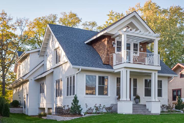 Main Floor Gem in Downtown Wayzata/Lake Minnetonka gallery image 3