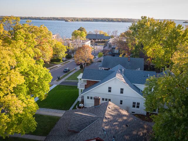 Main Floor Gem in Downtown Wayzata/Lake Minnetonka gallery image 2