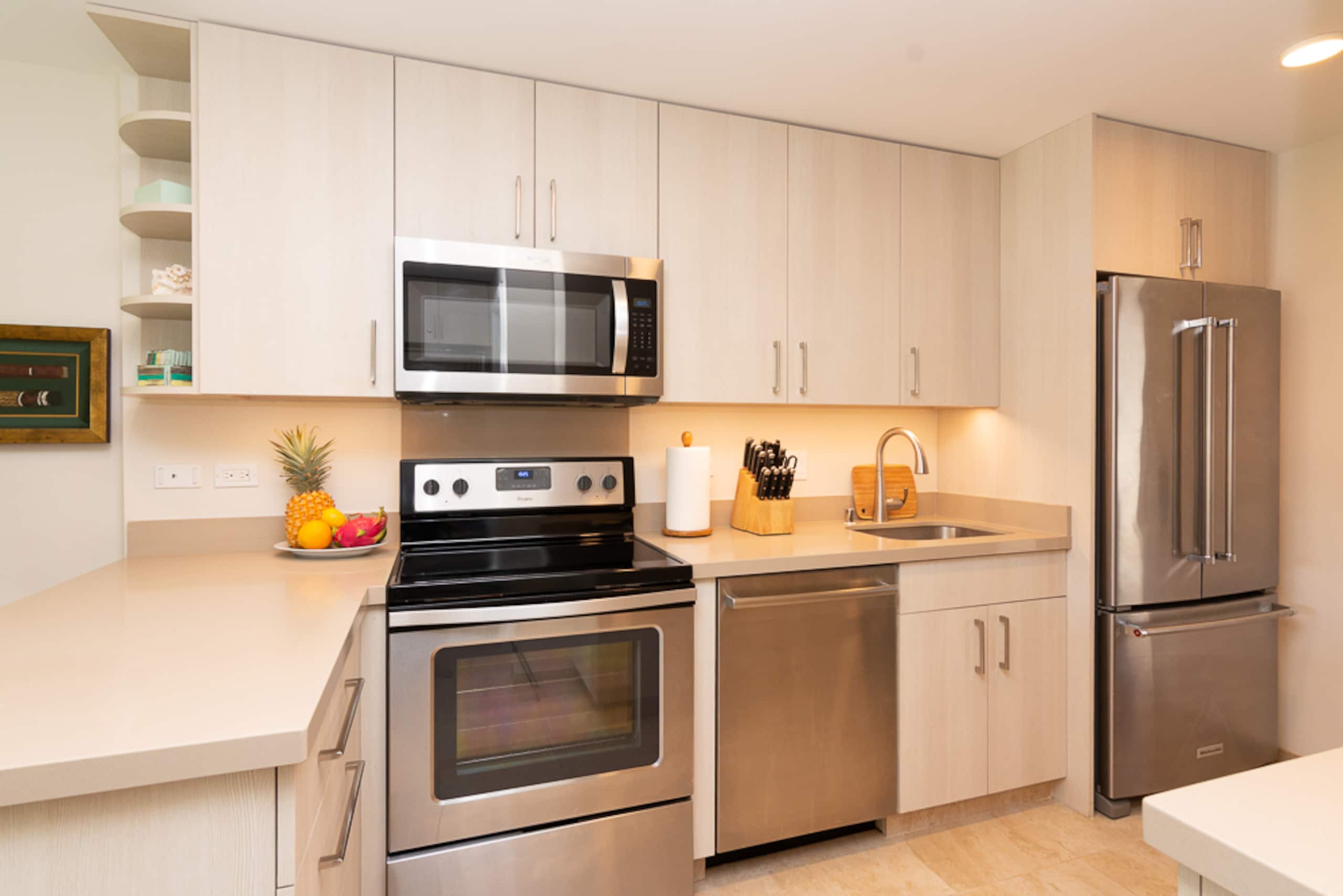 Hotel in Lahaina · ★4.57 · 1 bedroom · 3 beds · 1 shared bath - Image 8