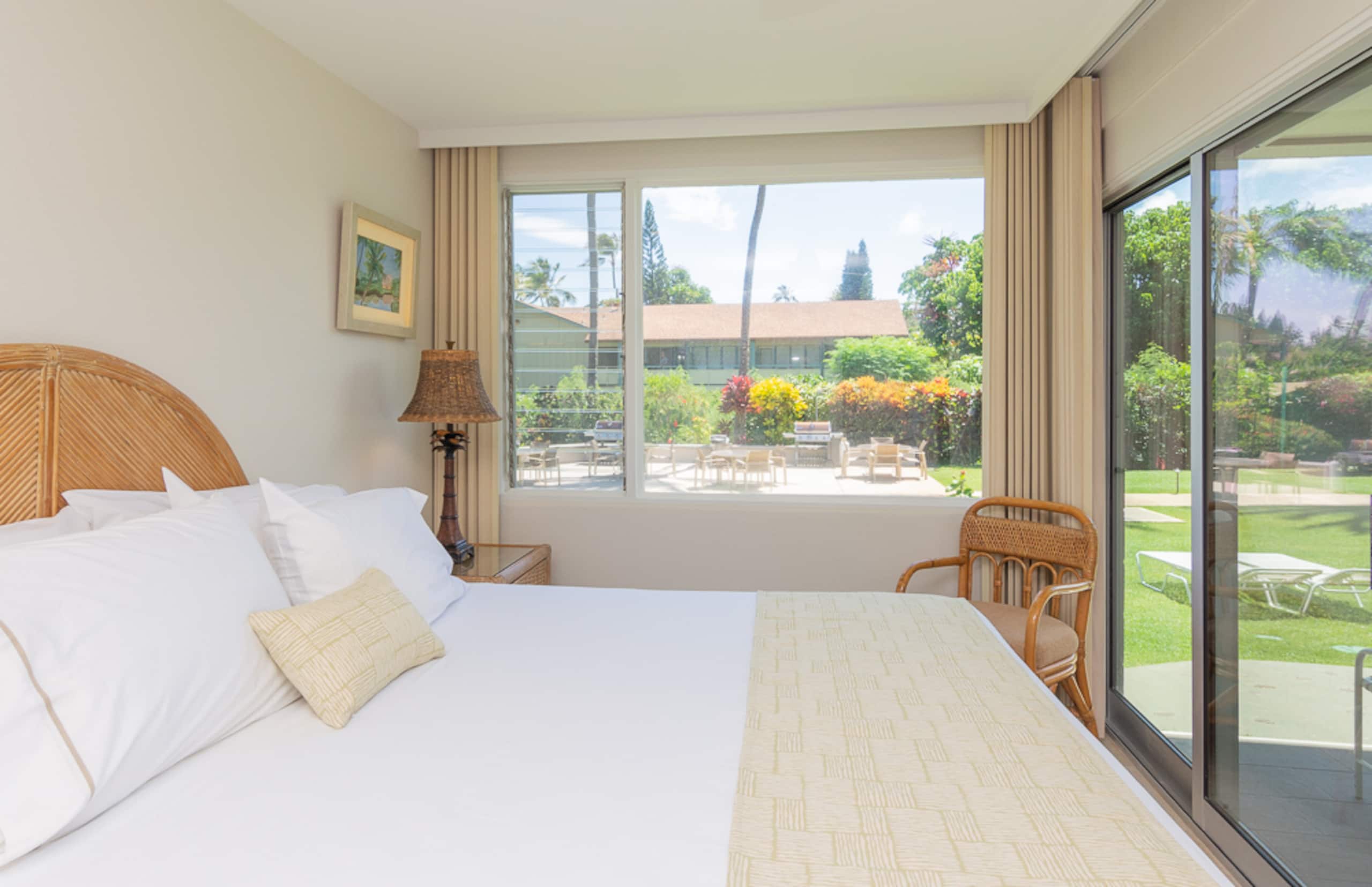 Hotel in Lahaina · ★4.57 · 1 bedroom · 3 beds · 1 shared bath - Image 12