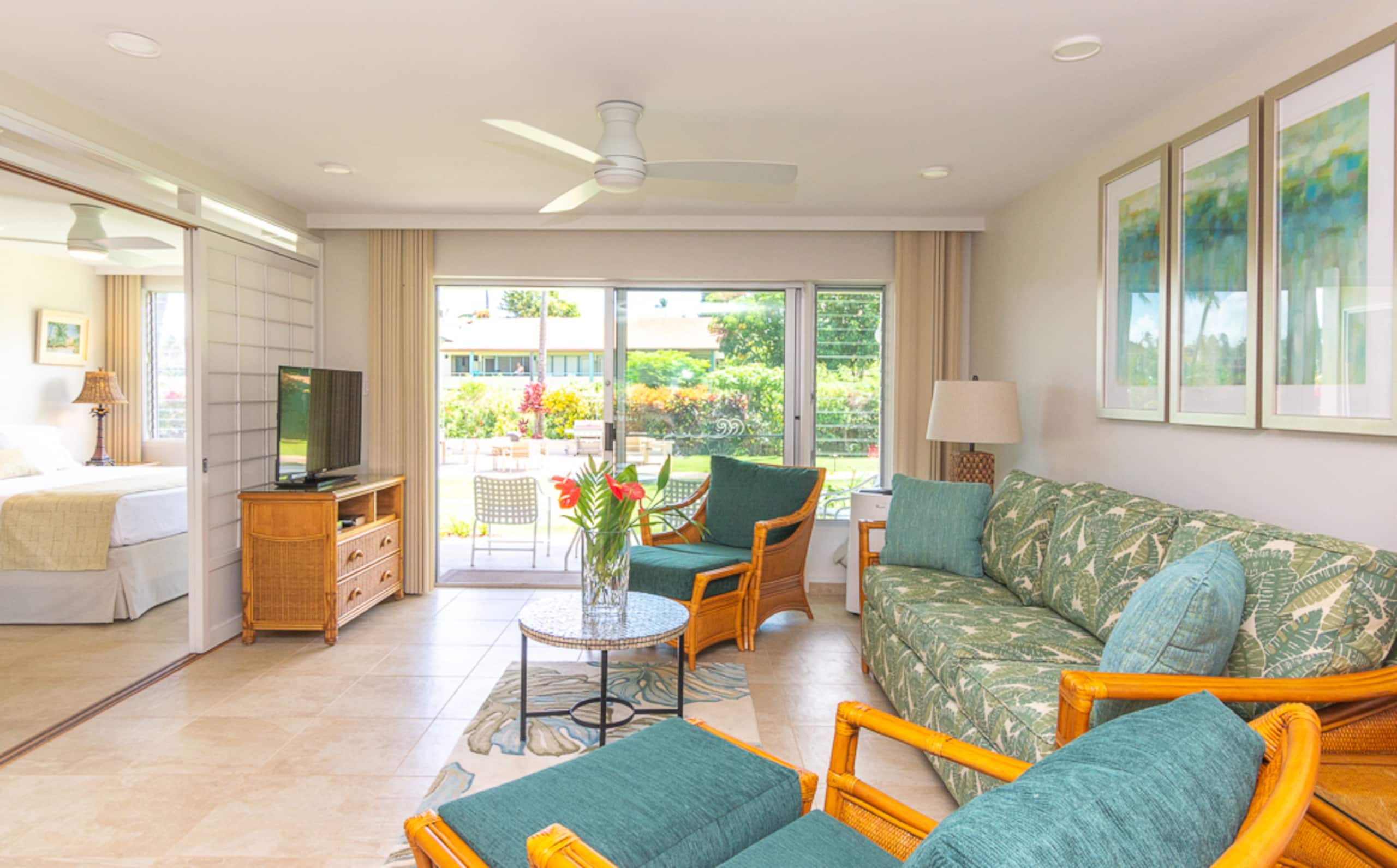Hotel in Lahaina · ★4.57 · 1 bedroom · 3 beds · 1 shared bath - Image 3