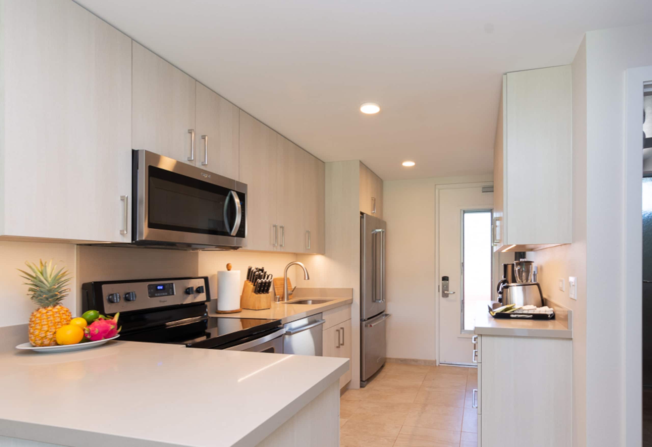 Hotel in Lahaina · ★4.57 · 1 bedroom · 3 beds · 1 shared bath - Image 10