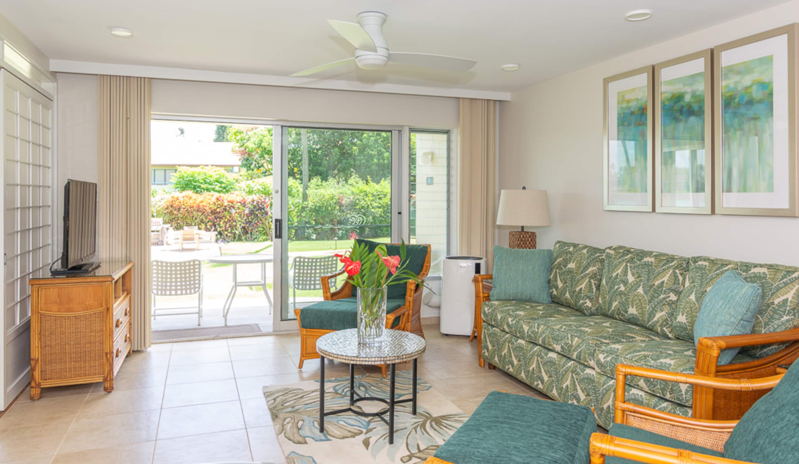 Hotel in Lahaina · ★4.57 · 1 bedroom · 3 beds · 1 shared bath - Image 5