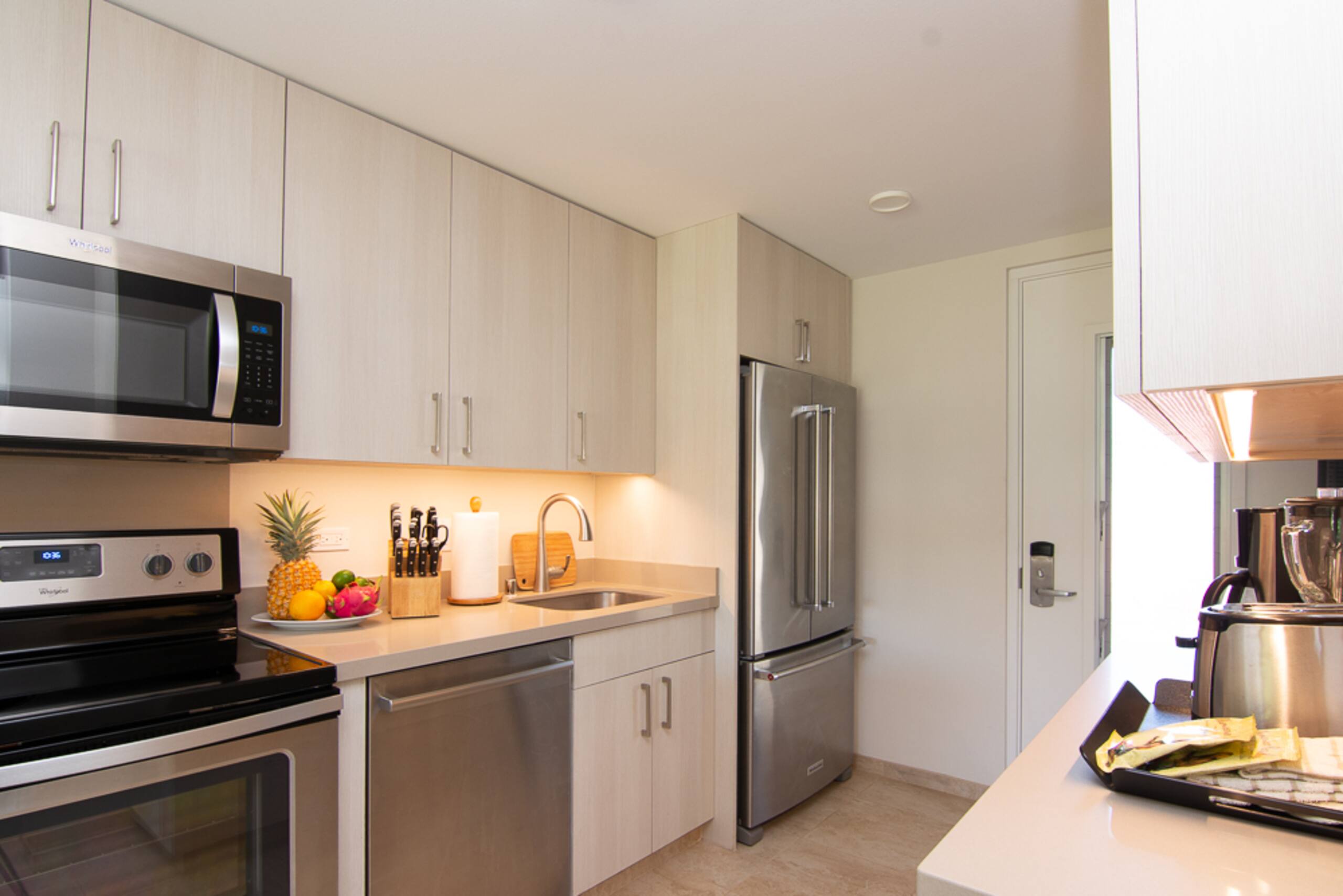 Hotel in Lahaina · ★4.57 · 1 bedroom · 3 beds · 1 shared bath - Image 11