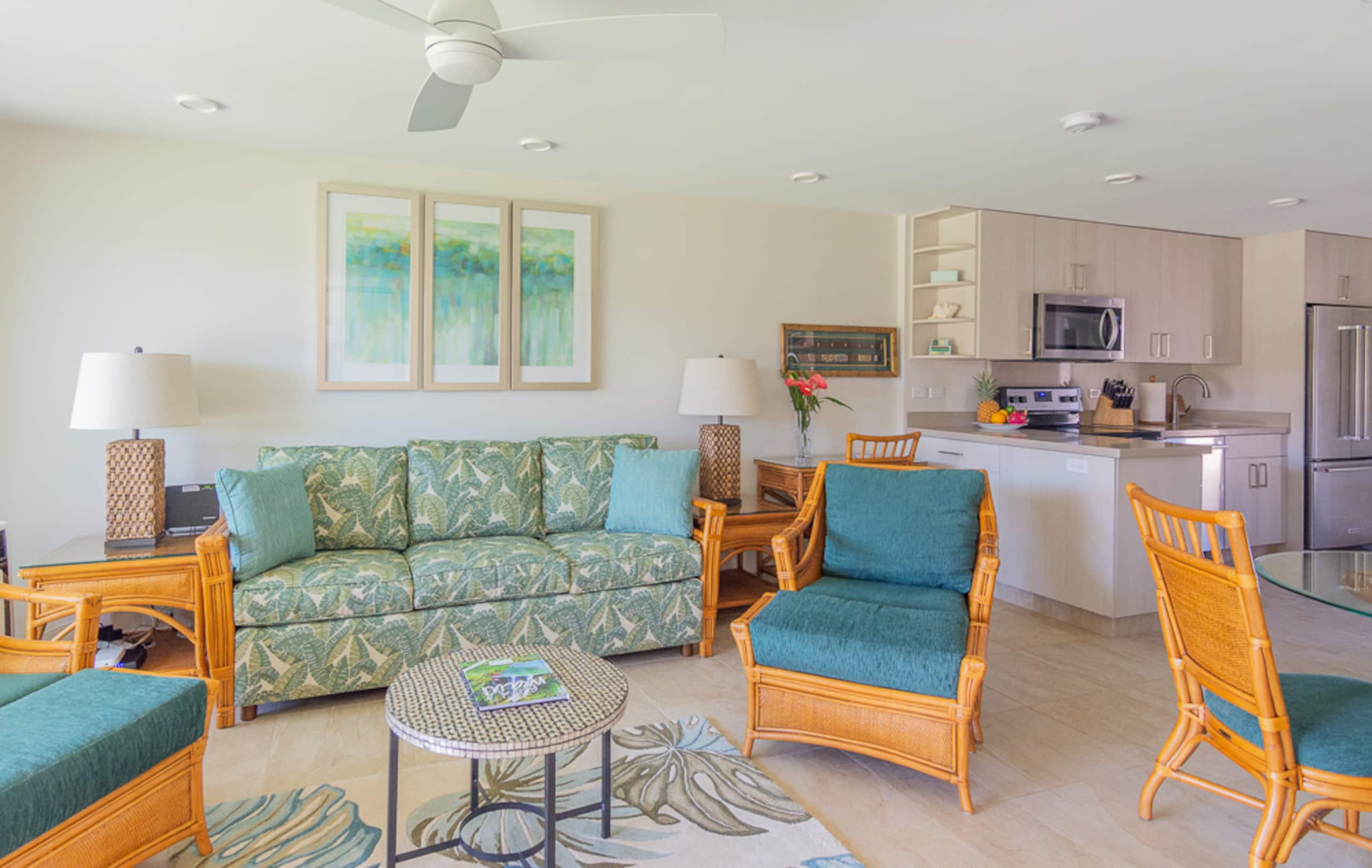 Hotel in Lahaina · ★4.57 · 1 bedroom · 3 beds · 1 shared bath - Image 2