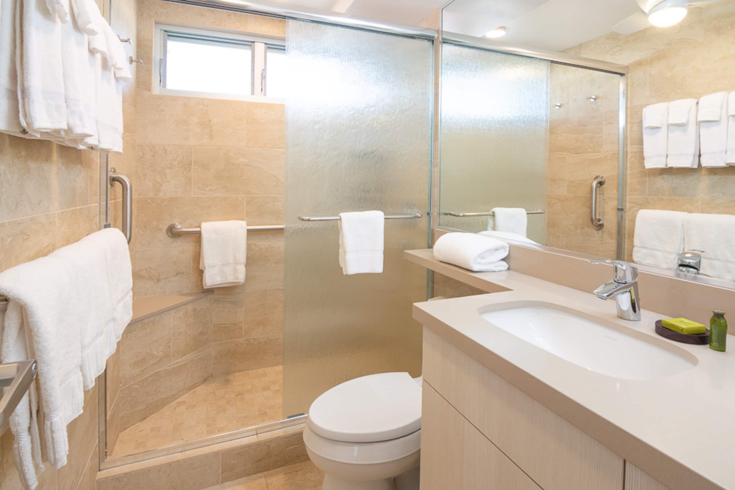 Hotel in Lahaina · ★4.57 · 1 bedroom · 3 beds · 1 shared bath - Image 15